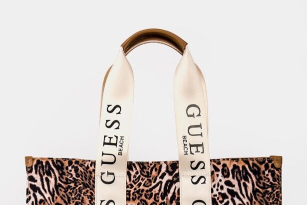 torebkaguess Shopperki Guess - jakie perełki znajdziemy w asortymencie tego brandu?