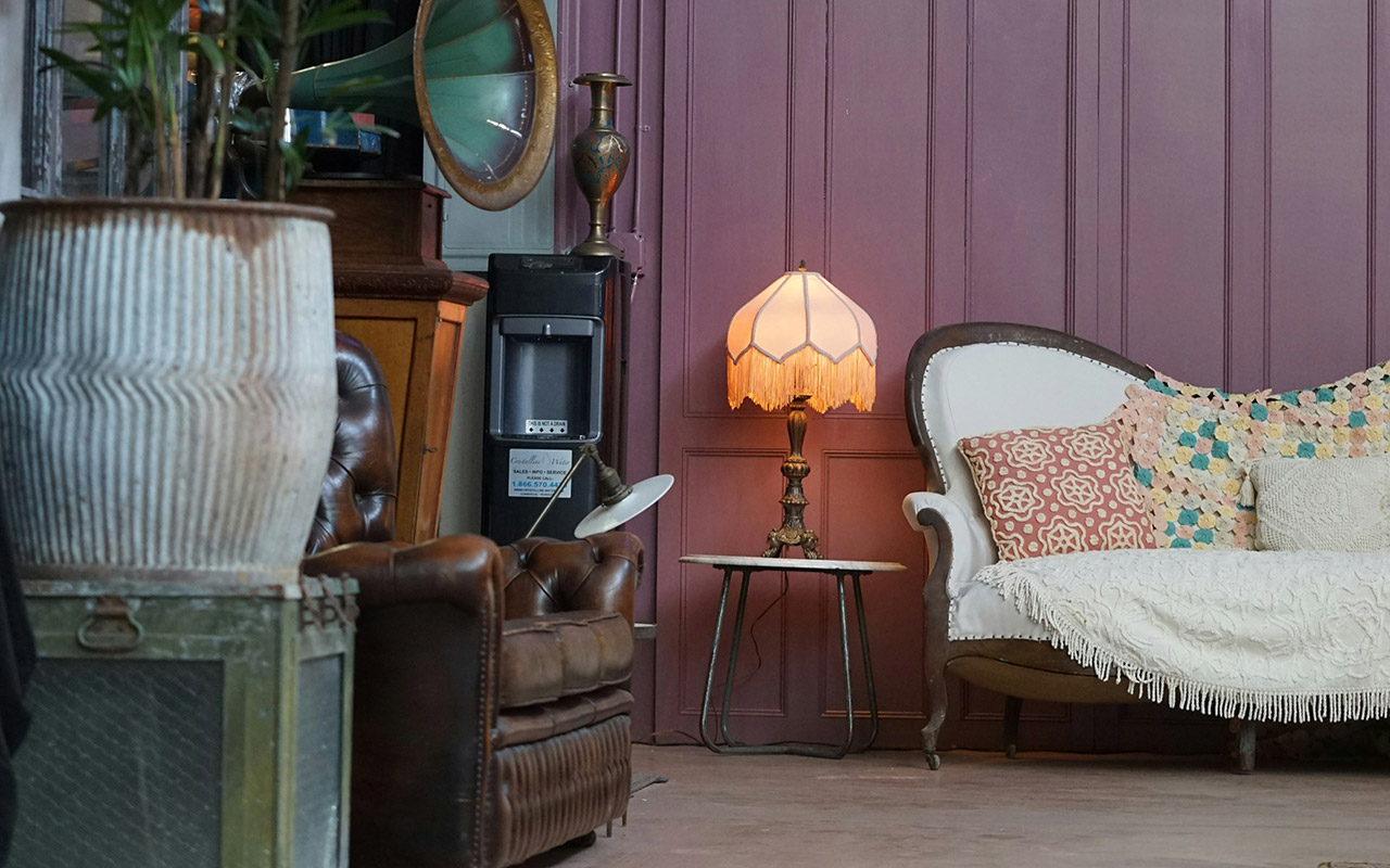 fredzle abazur Dlaczego warto ozdobić abażur lampy salonowej frędzlami?